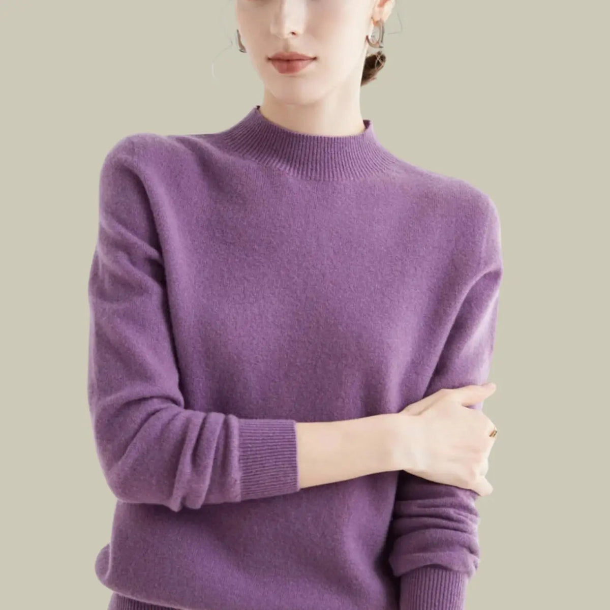 Langærmet striktrøje i merinould til damer med mock-neck