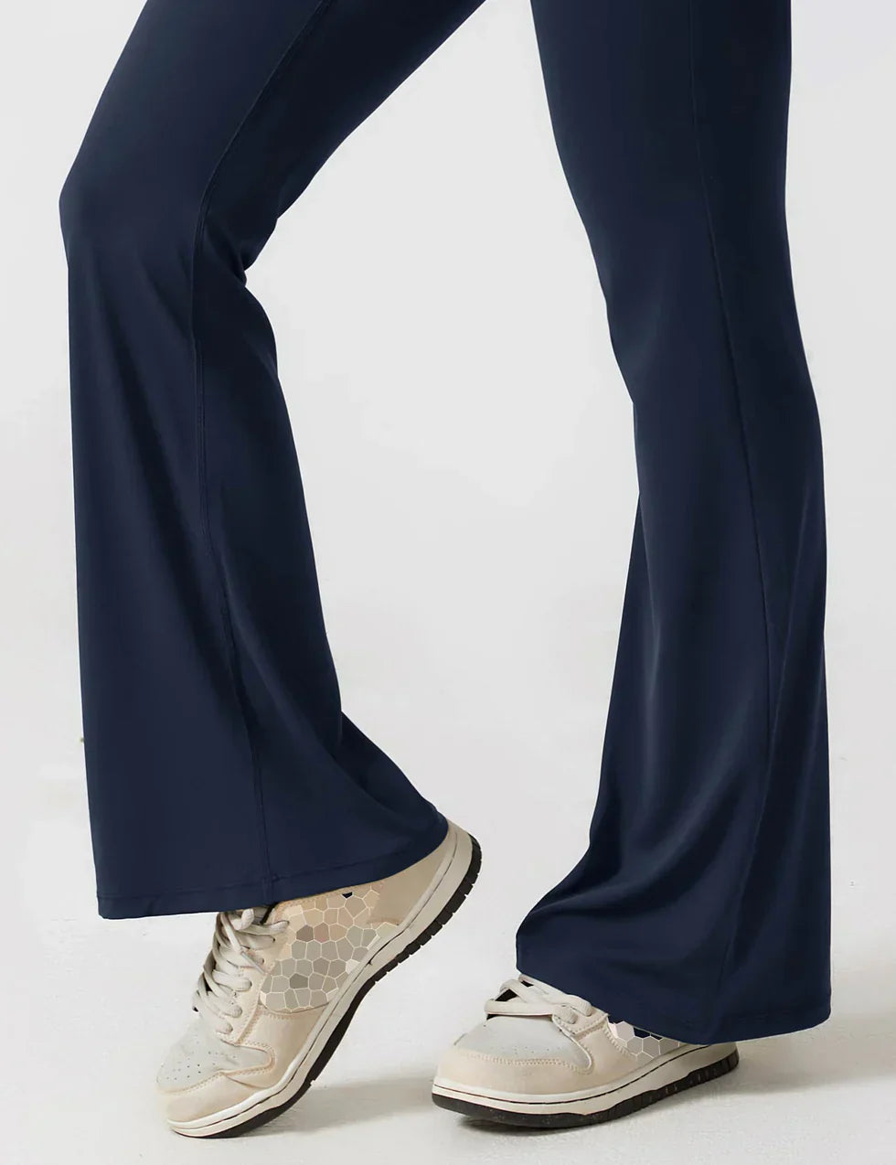 Image of Marie | Dame Jumpsuit med Åben Ryg og Flare Ben