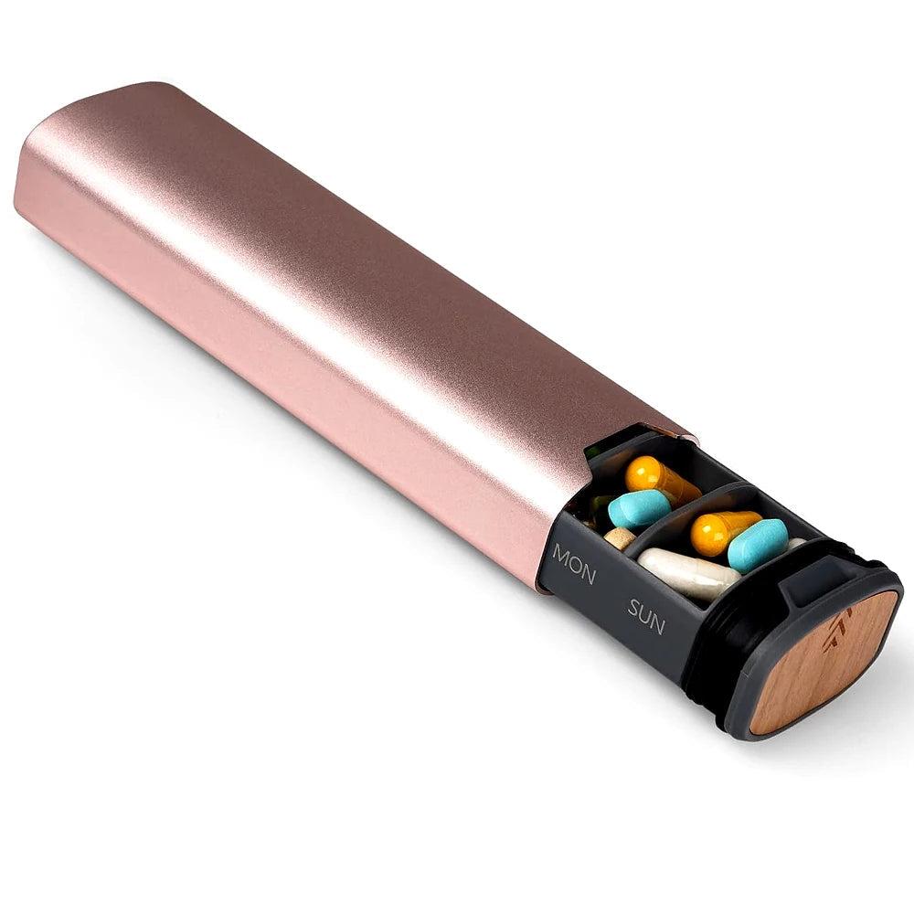MediEase Uge Pille Organizer – Elegant Træ & Aluminium Pilleboks