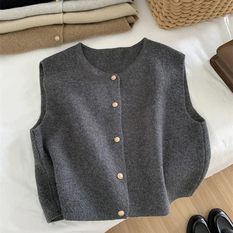 Édith | Gilet pull sans manches à boutons pour femme - Image 1