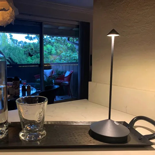 Oplys dit rum med den trådløse LED bordlampe – RadiantGlow