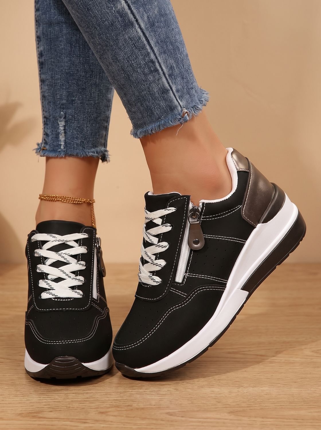 Ortopædiske sneakers med kilehæl og snøre til damer