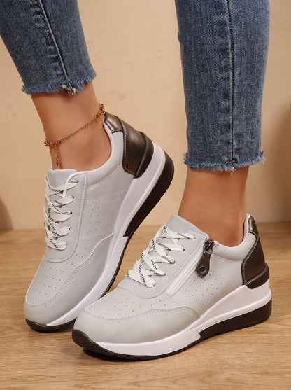 Ortopædiske sneakers med kilehæl og snøre til damer