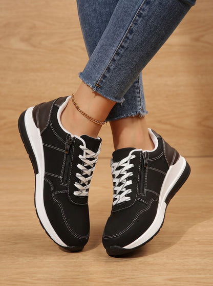 Ortopædiske sneakers med kilehæl og snøre til damer