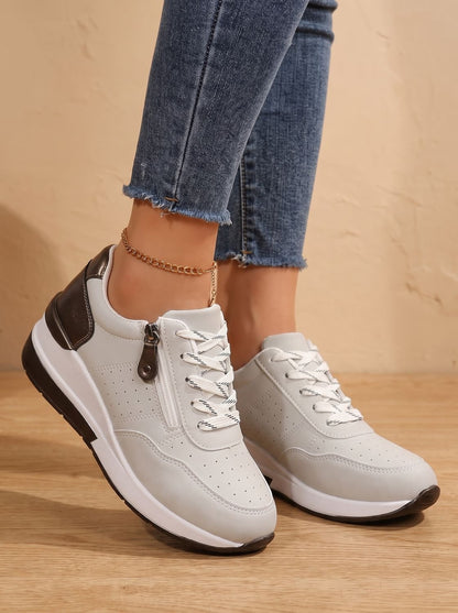 Ortopædiske sneakers med kilehæl og snøre til damer