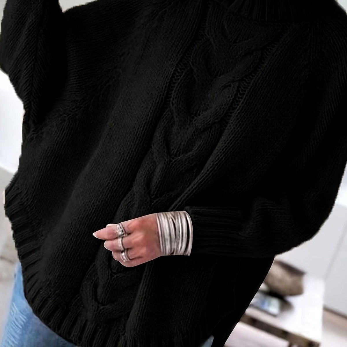 Oversized kabelstrikket sweater med høj hals til damer