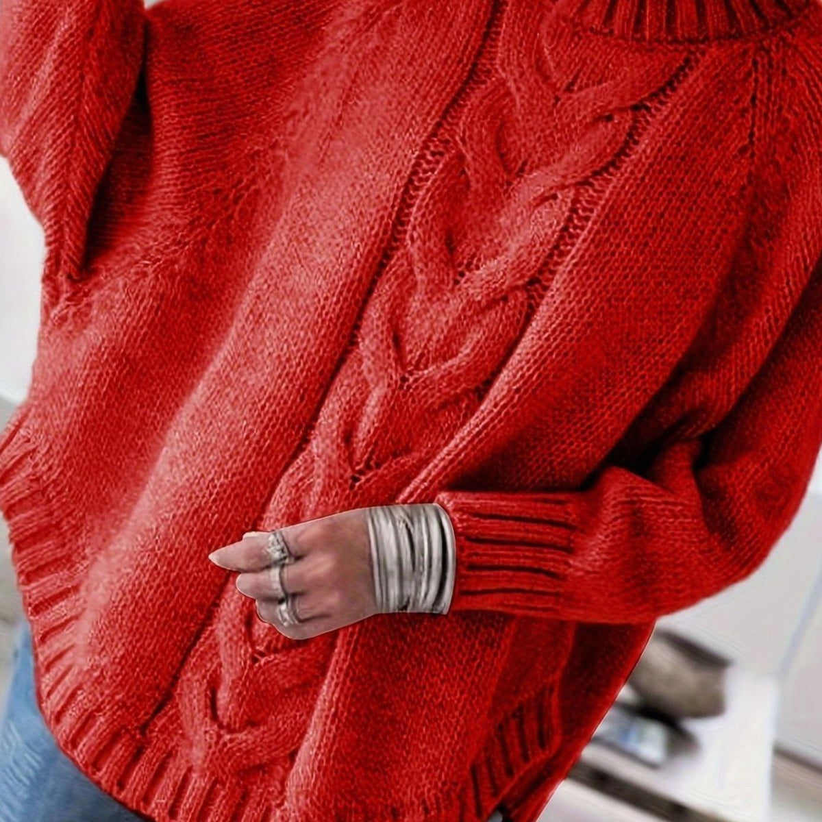 Oversized kabelstrikket sweater med høj hals til damer