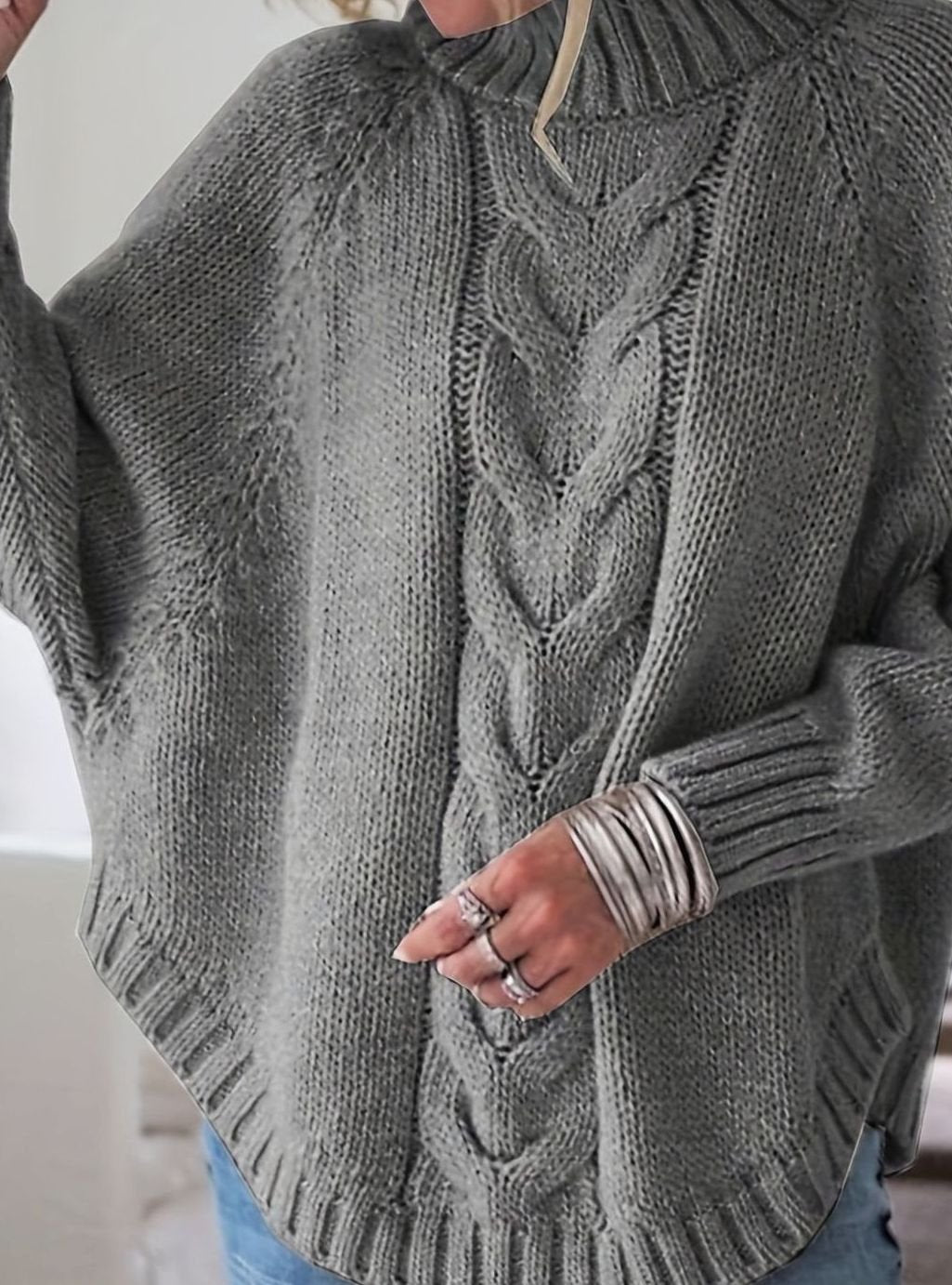 Oversized kabelstrikket sweater med høj hals til damer