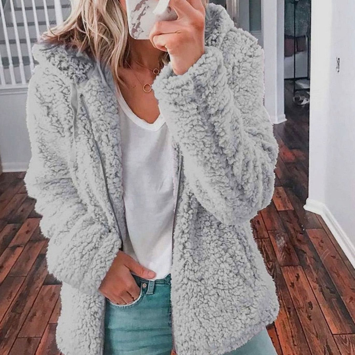 Oversized teddyfleece-jakke med hætte og lynlås til damer