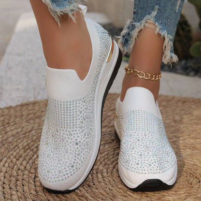 Slip-on striksneakers til damer med funklende stras-detaljer, elastisk åbning og stødabsorberende platformsål