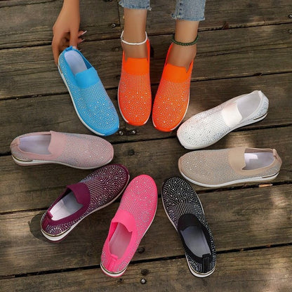 Slip-on striksneakers til damer med funklende stras-detaljer, elastisk åbning og stødabsorberende platformsål