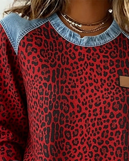 Sweater til damer med leopardprint og denim-patchwork
