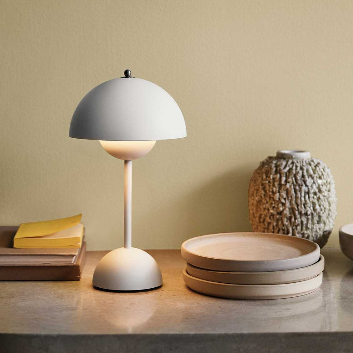 Trådløs Retro LED Bordlampe med Parasol Design